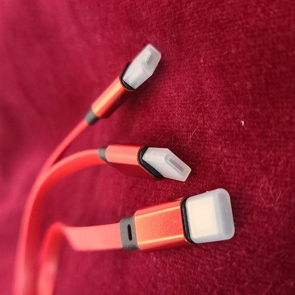 Cell Phone Charger  3 in 1 Cable w retractable cable NWT Iphone, USB, USB A & C - Picture 2 of 5